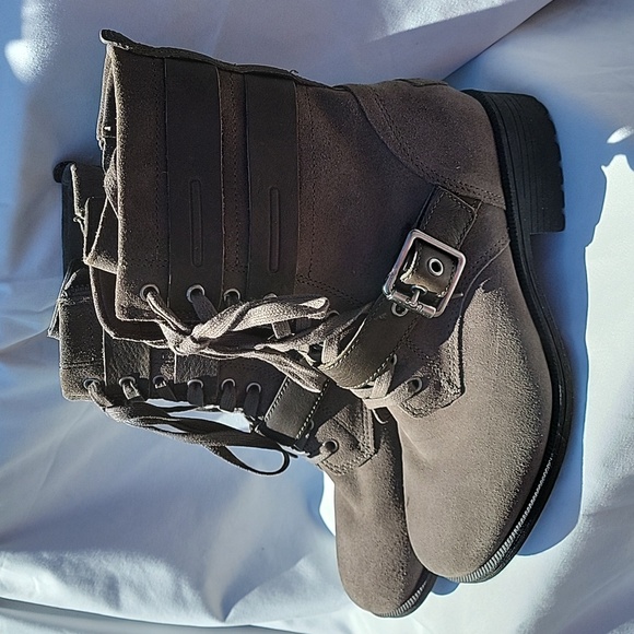 UGG Shoes - UGG women Zia waterproof suedeboots. Color Slate, size 8 US
